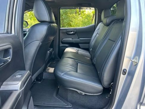 Used 2020 Toyota Tacoma TRD Sport w/ TRD Premium Sport Package AWD/4WD image 28
