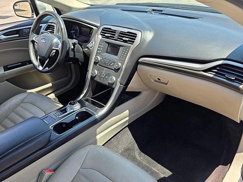 Used 2017 Ford Fusion SE image 14