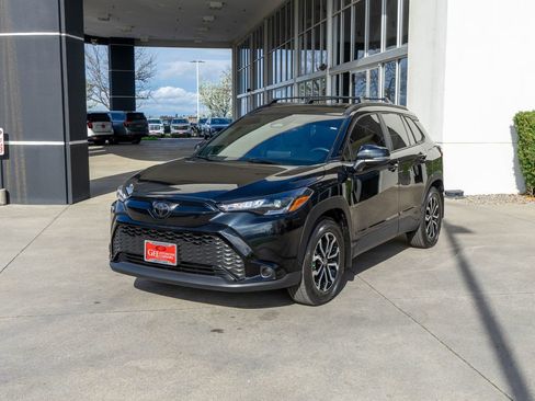 Used 2024 Toyota Corolla Cross SE w/ Moonroof Package image 3