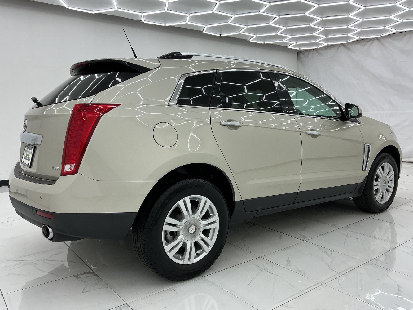 Used 2014 Cadillac SRX Luxury w/ Driver Awareness Package FWD image 11