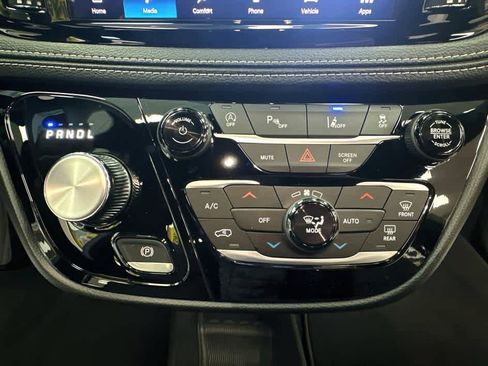 New 2027 Chrysler Pacifica Select AWD/4WD image 19