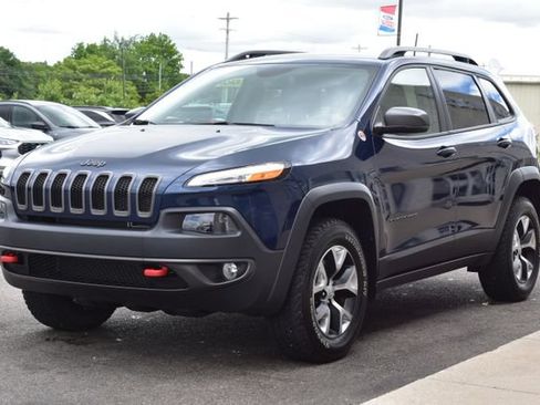 Used 2018 Jeep Cherokee Trailhawk w/ Cold Weather Group AWD/4WD image 14