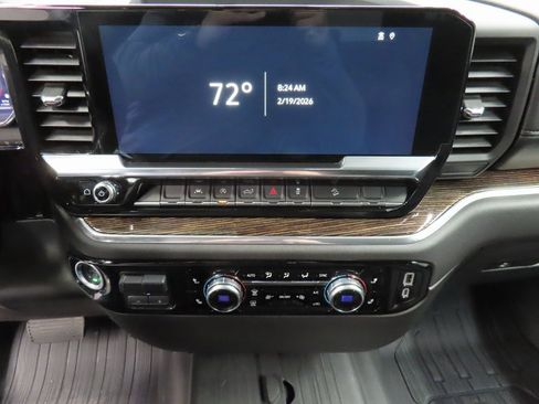 Used 2025 GMC Sierra 1500 SLE image 13