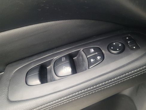 Used 2019 Nissan Pathfinder SL image 27