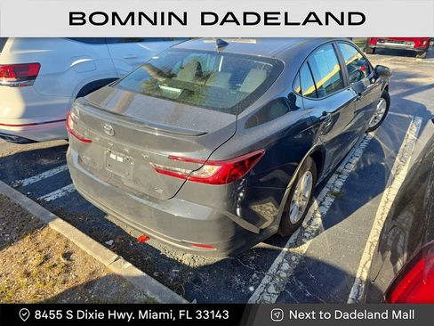 Used 2025 Toyota Camry LE image 4