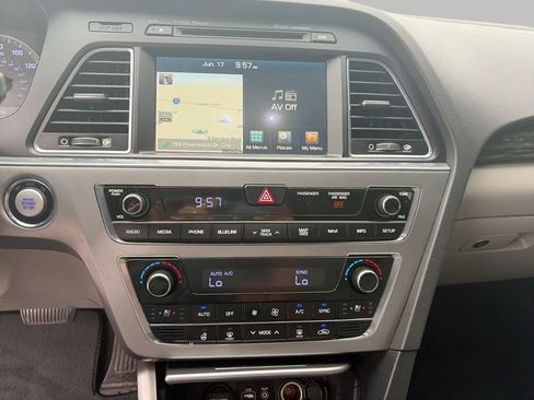 Used 2016 Hyundai Sonata Limited w/ Option Group 04 FWD image 17