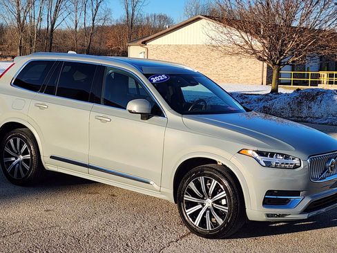 Used 2025 Volvo XC90 B5 Core image 8