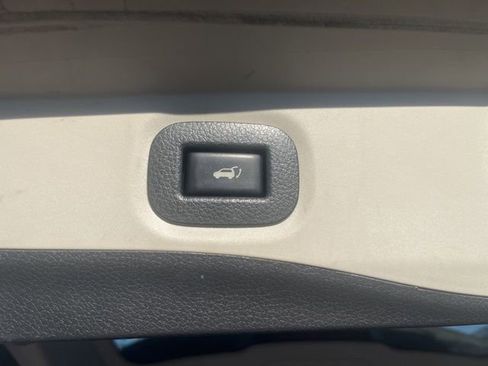 Used 2017 Nissan Rogue SL w/ SL Premium Package image 27