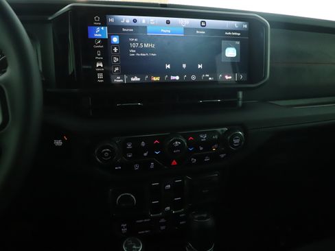 Used 2024 Jeep Wrangler Unlimited Rubicon w/ Safety Group image 18