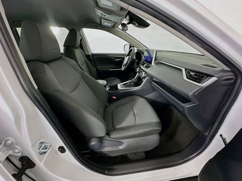 Certified 2025 Toyota RAV4 XLE FWD image 28