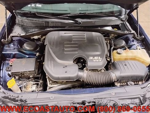Used 2015 Chrysler 300 S RWD image 9