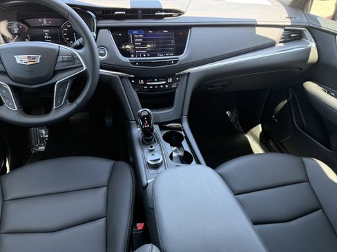 Certified 2025 Cadillac XT5 Luxury FWD image 15