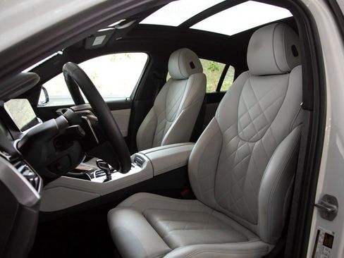 Certified 2023 BMW X6 xDrive40i w/ Premium Package image 18