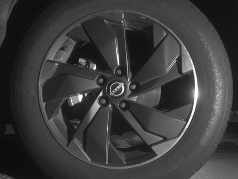 Used 2025 Nissan Rogue SV FWD image 15