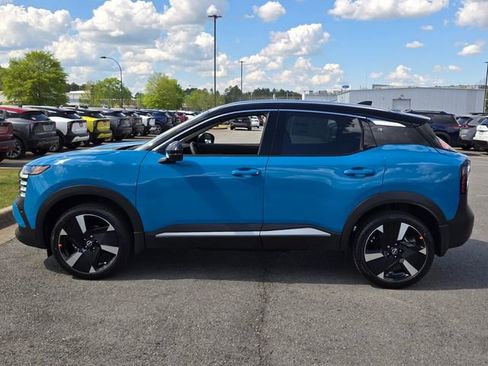 New 2026 Nissan Kicks SR FWD image 2