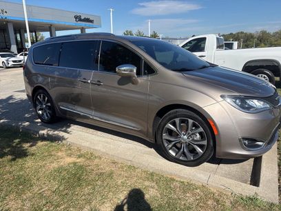 Used 2017 Chrysler Pacifica Limited
