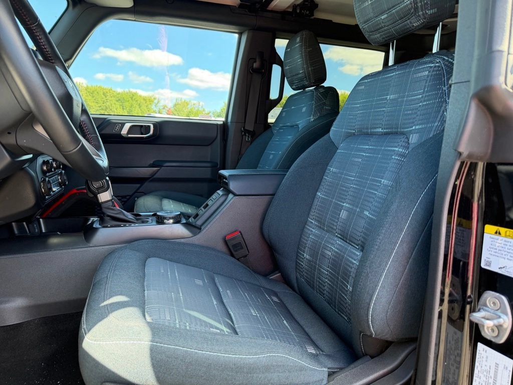 Used 2025 Ford Bronco Heritage Edition AWD/4WD image 10