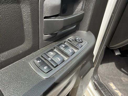 Used 2018 RAM 2500 Tradesman w/ Chrome Appearance Group image 23