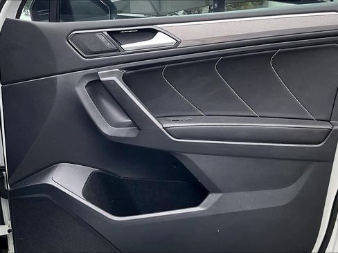 Used 2022 Volkswagen Tiguan SE R-Line image 23