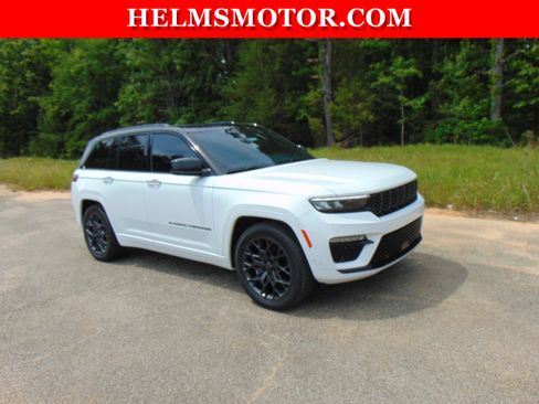 Certified 2025 Jeep Grand Cherokee Summit w/ Adv Protech Group IV AWD/4WD image 15