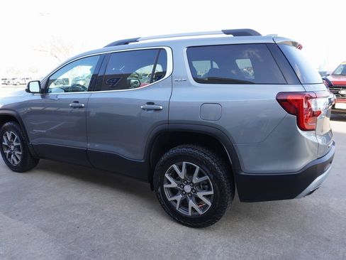 Used 2023 GMC Acadia SLE w/ Driver Convenience Package image 4