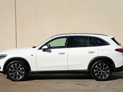 Used 2025 Mercedes-Benz GLC 350e 4MATIC image 52