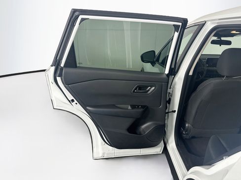 Used 2025 Nissan Rogue S FWD image 26