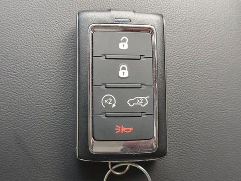 Used 2023 Jeep Grand Cherokee Limited w/ Black Appearance Package image 27