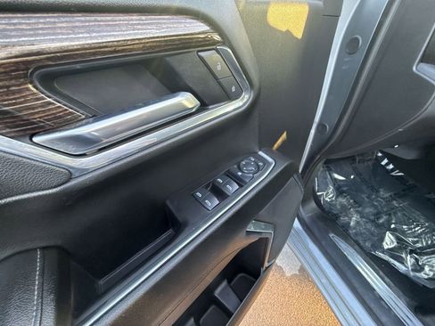 Used 2025 GMC Sierra 1500 Elevation image 13