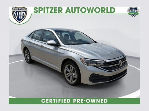Used 2024 Volkswagen Jetta SE FWD image 1