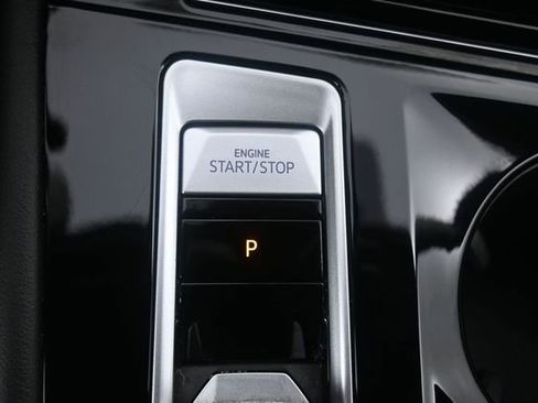 Used 2025 Volkswagen Atlas SE FWD image 10