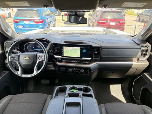 Used 2025 Chevrolet Silverado 2500 LT w/ Convenience Package AWD/4WD image 12