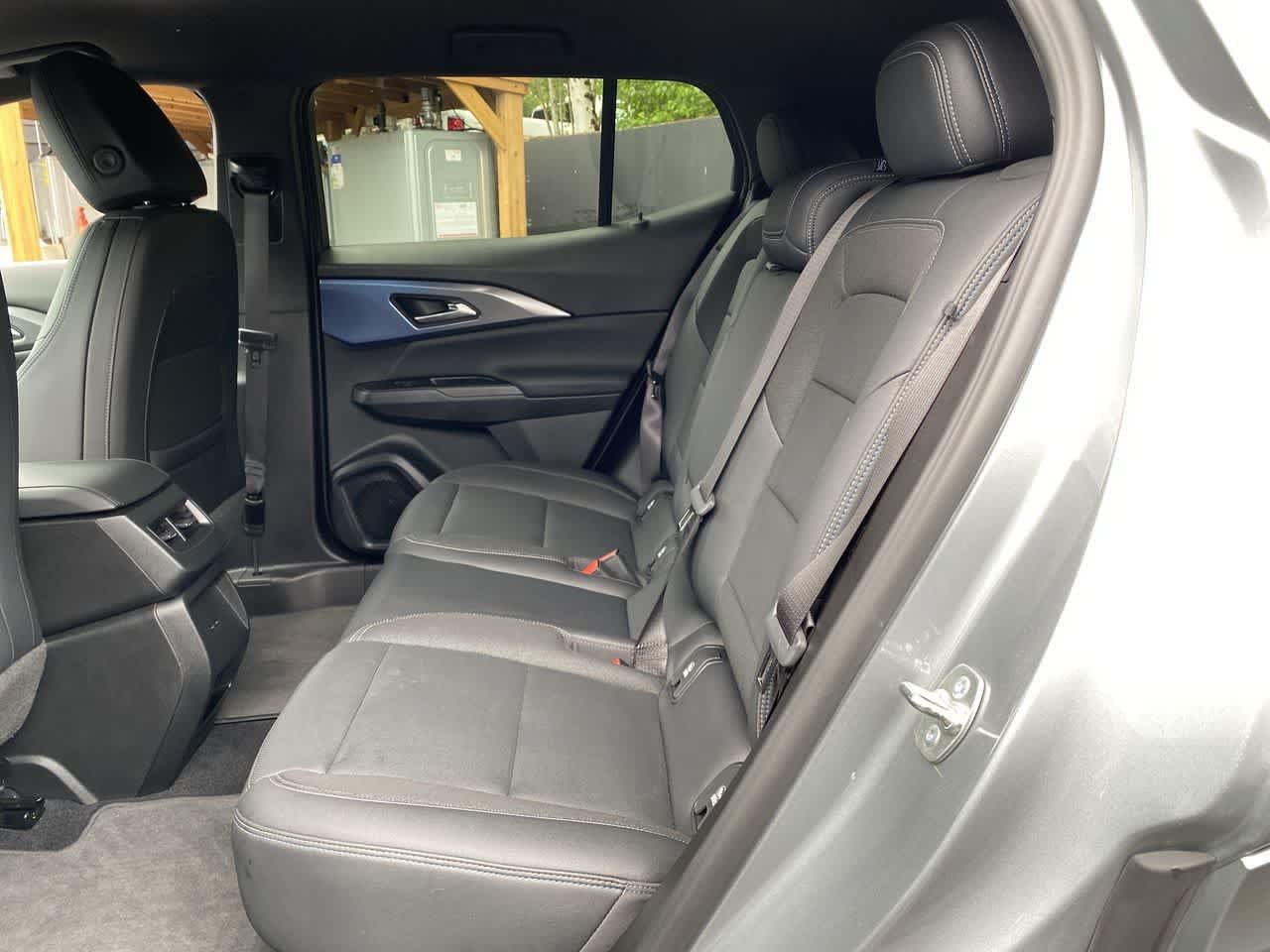 Used 2024 Chevrolet Equinox EV LT FWD image 16