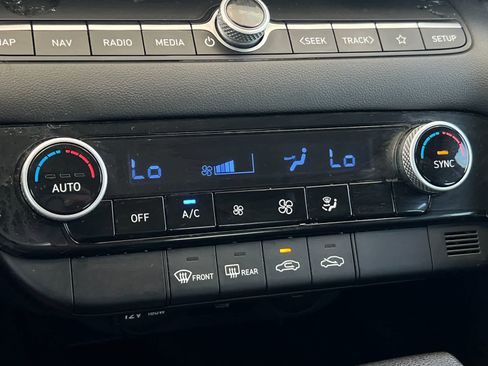 Used 2024 Hyundai Elantra SEL FWD image 21