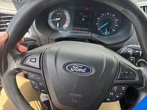 Used 2018 Ford Edge SE AWD/4WD image 2
