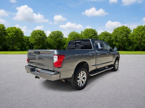 Used 2018 Nissan Titan SV w/ SV Convenience Package AWD/4WD image 7