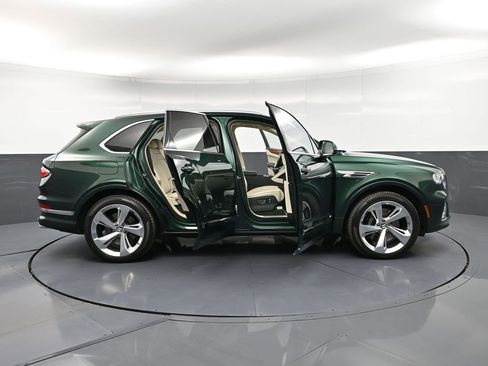 Used 2022 Bentley Bentayga AWD/4WD image 39