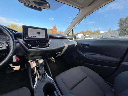 Used 2025 Toyota Corolla LE image 33