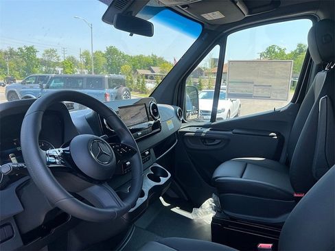 New 2025 Mercedes-Benz Sprinter 2500 image 7