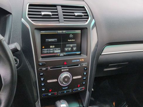 Used 2016 Ford Explorer Sport image 28
