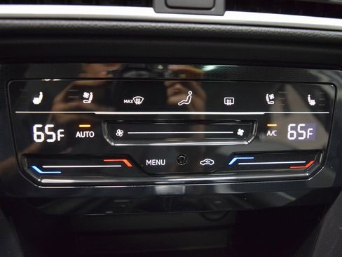 New 2025 Volkswagen Taos SEL image 11