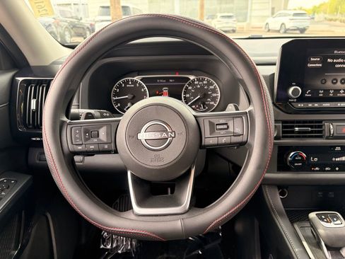 Used 2025 Nissan Pathfinder S AWD/4WD image 25