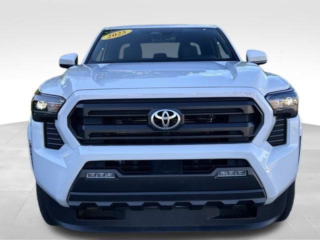 Used 2025 Toyota Tacoma SR5 AWD/4WD image 8