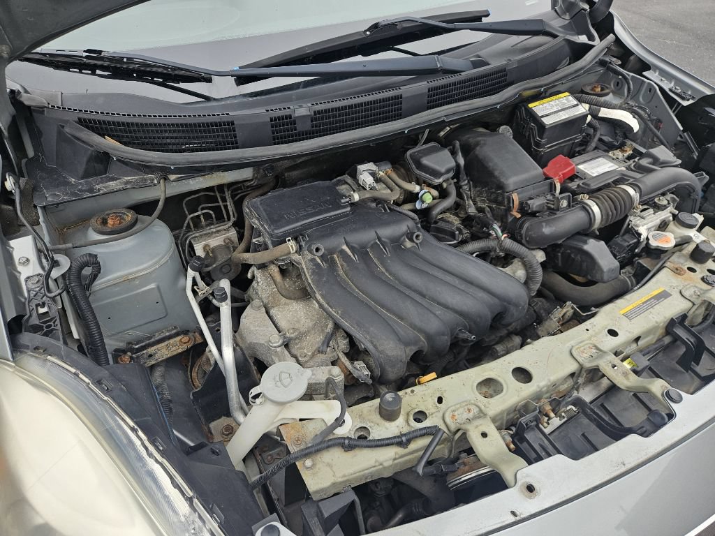 Used 2013 Nissan Versa SV FWD image 18