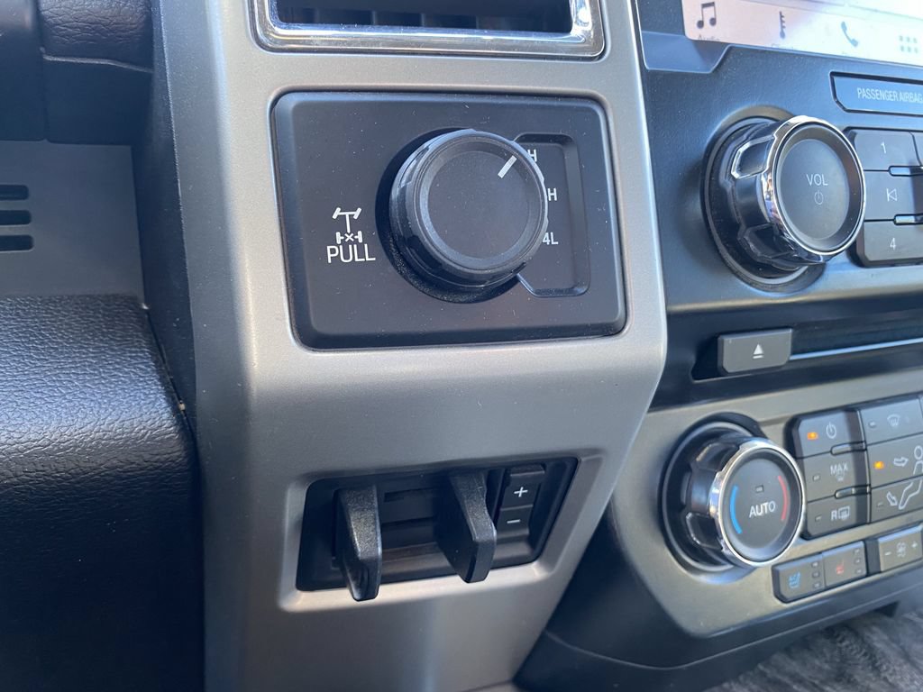 Used 2017 Ford F350 Lariat w/ Lariat Value Package AWD/4WD image 12