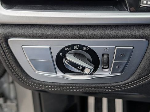 Used 2022 BMW 740i xDrive w/ M Sport Package image 26