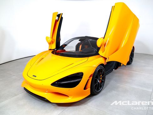 New 2026 McLaren 750S Spider RWD image 6