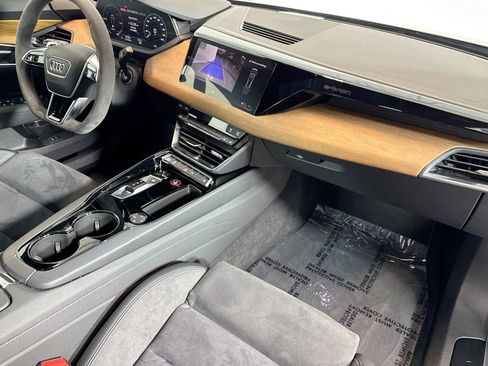 Used 2023 Audi e-tron GT Premium Plus image 27