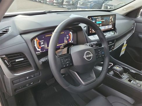 New 2025 Nissan Rogue Platinum w/ Tech Package image 6