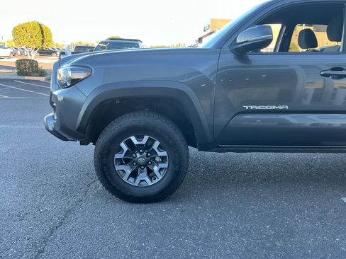 Certified 2022 Toyota Tacoma TRD Off-Road image 26